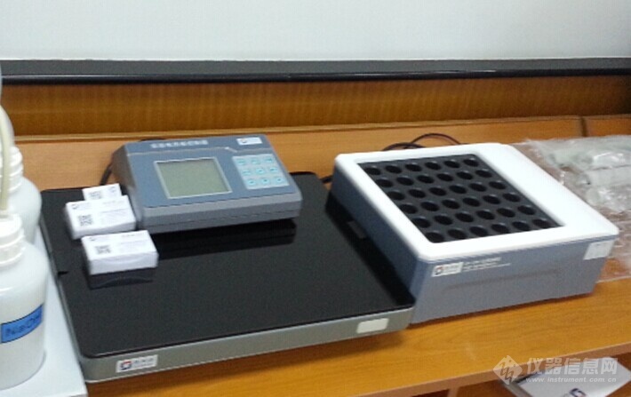 交流會上，格丹納儀器展示了自主研發(fā)的HT-300實驗電熱板、DS-360智能石墨消解儀