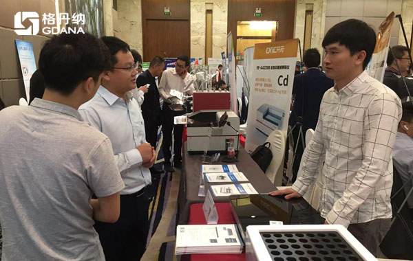 格丹納工程師現場與用戶、專業人士進行交流