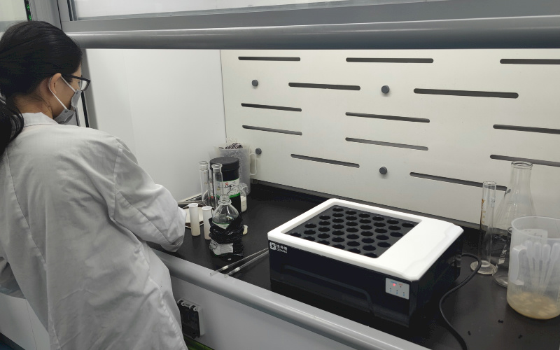 智能石墨消解儀與市面上普通石墨消解儀的防腐對(duì)比