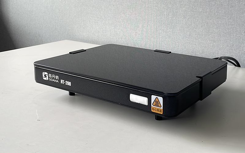 實(shí)驗(yàn)室加熱板選購(gòu)要點(diǎn)與安全使用指南